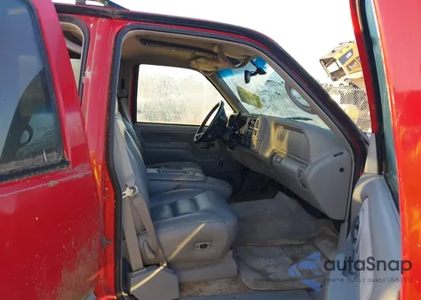 1997 Chevrolet Suburban 1500 из США, поврежденный, VIN 3GNFK16R0VG107804